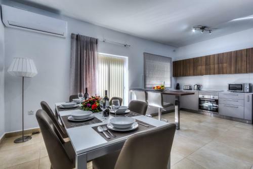 Sunny Modern Apartments