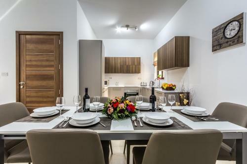 Sunny Modern Apartments