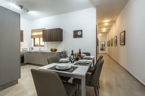 Sunny Modern Apartments
