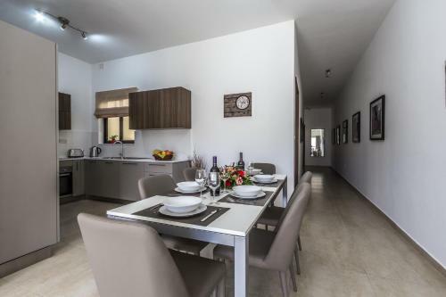 Sunny Modern Apartments