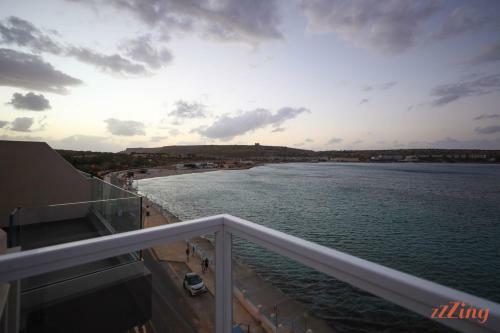 Apartamento Seafront Penthouse W Unobstructed Sea Views