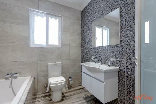 Apartamento Seafront Penthouse W Unobstructed Sea Views