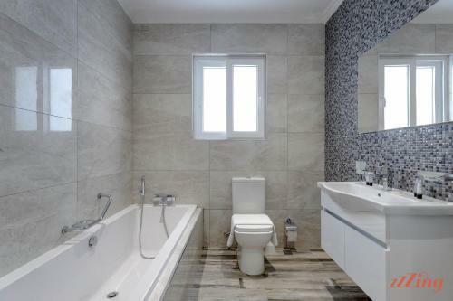 Apartamento Seafront Penthouse W Unobstructed Sea Views