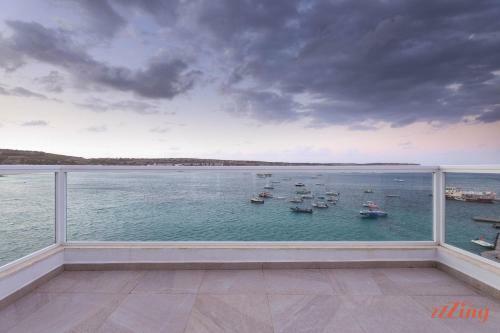 Apartamento Seafront Penthouse W Unobstructed Sea Views