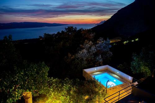 Stone House Nikolina With Heated Pool