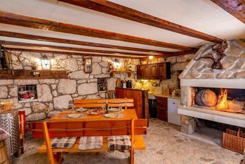 Stone House Nikolina With Heated Pool