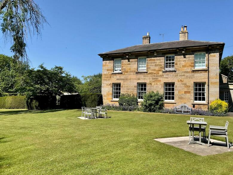 Bed & Breakfast Chatton Park House