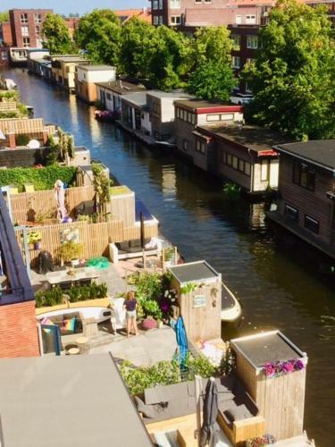 Canal House - Homestay