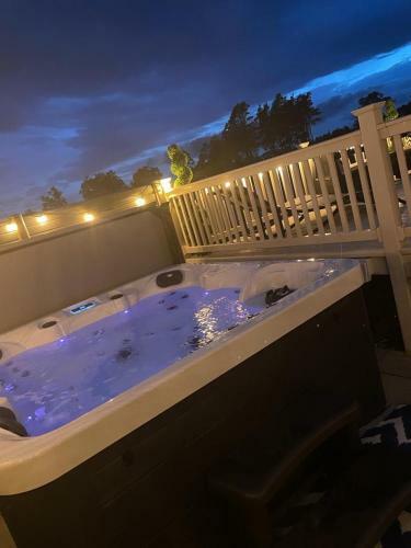 Hot Tub 9 The Fairways
