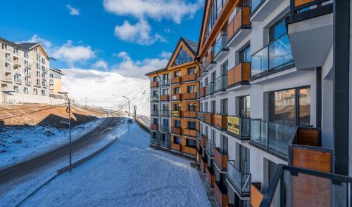 Twin Apartments 2