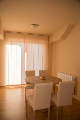 Hostal Rooms Bau Bab