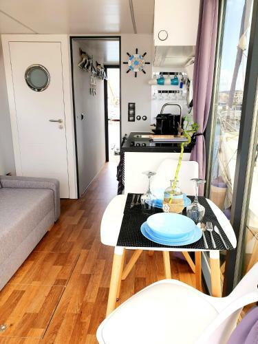 Houseboat Seabreeze