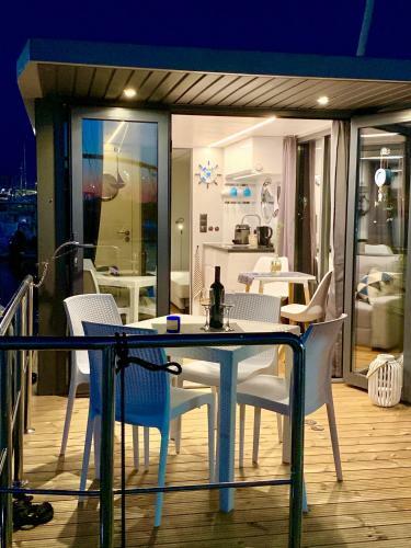 Houseboat Seabreeze