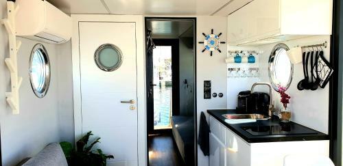 Houseboat Seabreeze