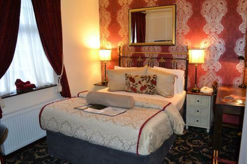 Brookside Hotel & Restaurant