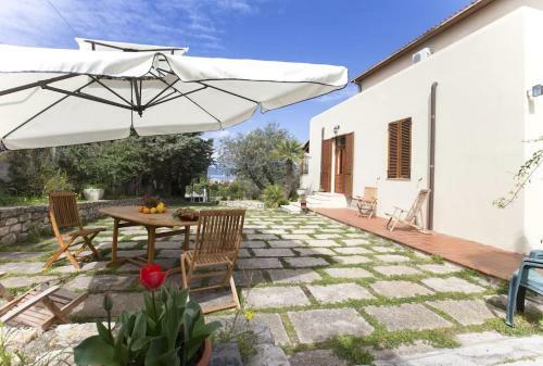 Alghero Villa Per 8 Persone Vista Mare Immersa Nel Verde Con Giardino