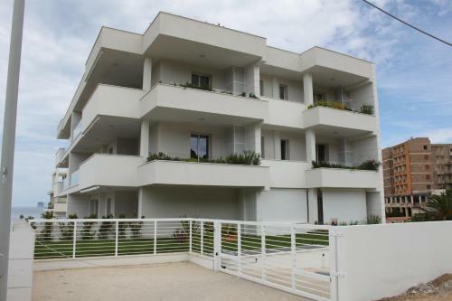Calabona's Promenade Apartment