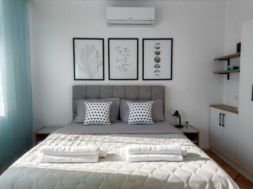 Hostal The House Apartments & Guest Rooms