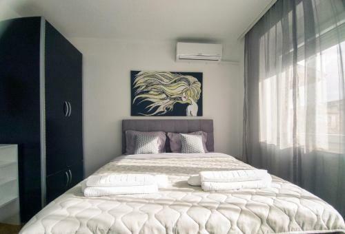 Hostal The House Apartments & Guest Rooms