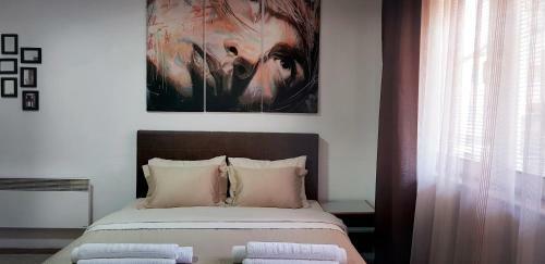 Hostal The House Apartments & Guest Rooms