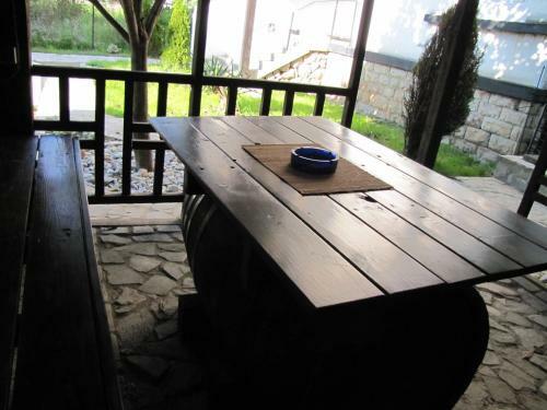 Hostal The House Apartments & Guest Rooms