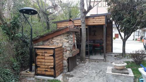 Hostal The House Apartments & Guest Rooms