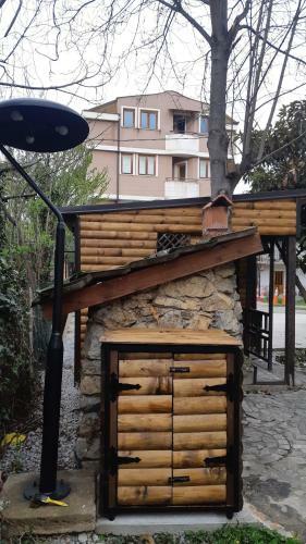 Hostal The House Apartments & Guest Rooms