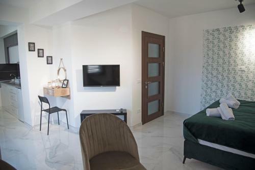 All Seasons Apartments