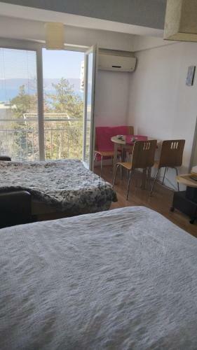 Pine And Lake Apartment