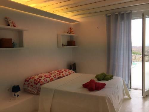 Beautiful Villa In Mykonos With Shared Swimming Pool