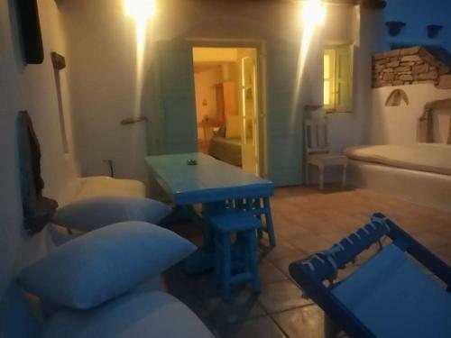 Pithos House