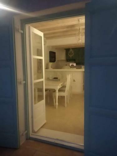 Pithos House