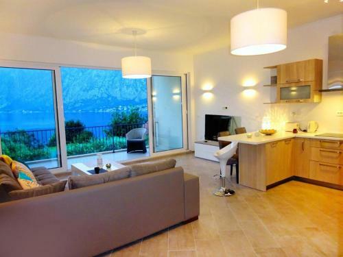 Cristal Sea View Apartments With Pool!