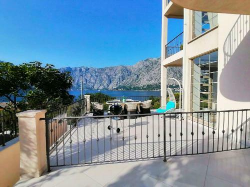 Cristal Sea View Apartments With Pool!