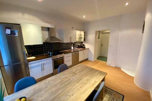 Nice And Central Apartment In Quiet Area