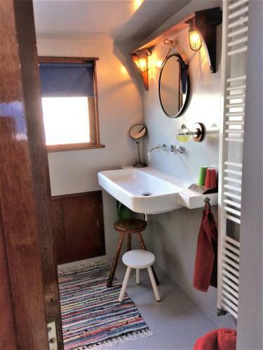 B&B Woonschip Robbedoes