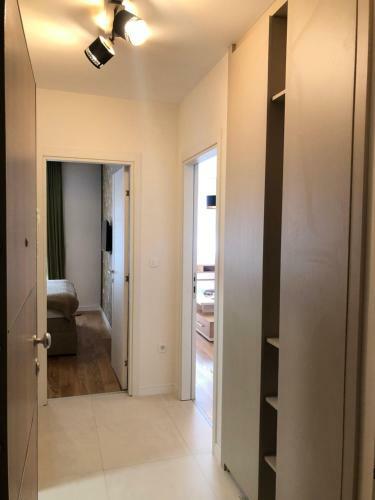 White Home Apartment 3