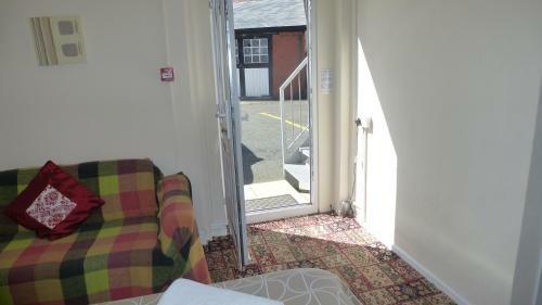 Hostal Whitehall Guest House