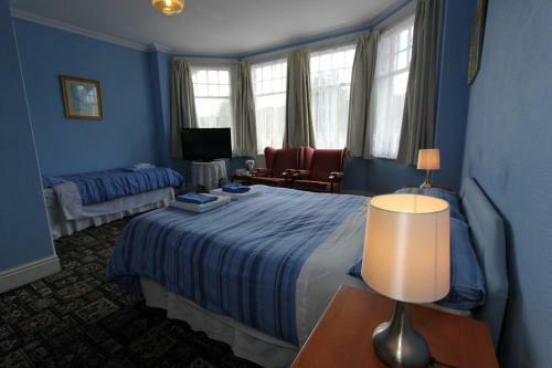 Hostal West Point Hotel