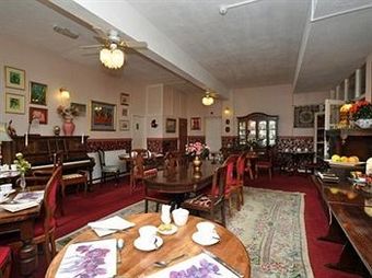 Hotel Bryn Woodlands House