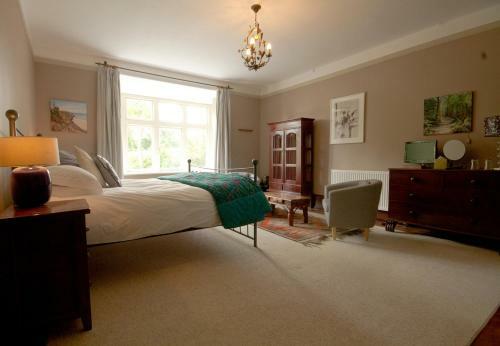 Bed & Breakfast Costislost House