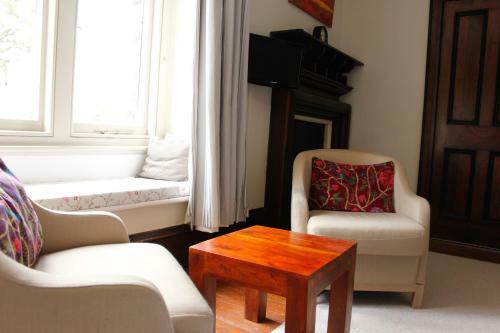 Bed & Breakfast Costislost House