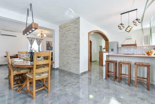 Villa Marinic With Private Pool , Zadar County
