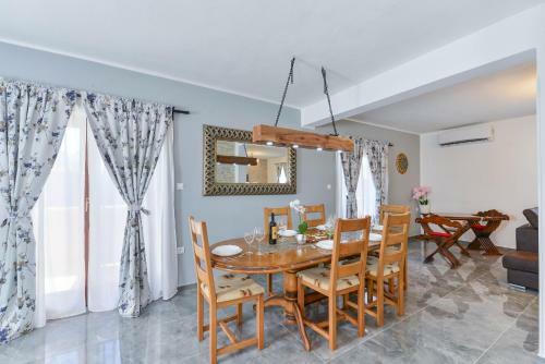 Villa Marinic With Private Pool , Zadar County