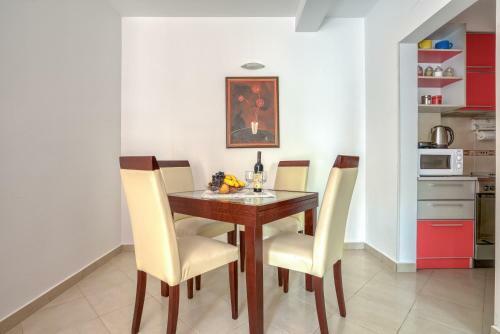 Castello Apartments