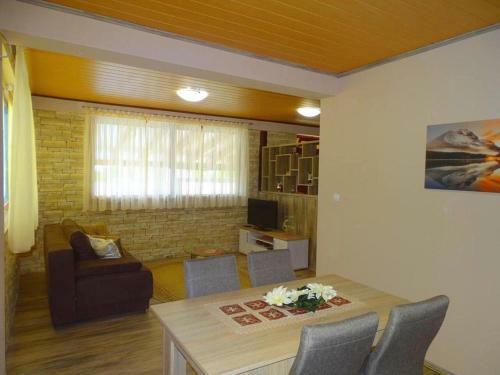 Villa-rossa-mit-pool-fuer-8-personen