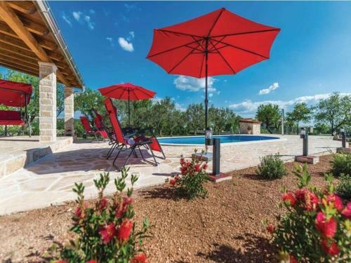 Villa-rossa-mit-pool-fuer-8-personen