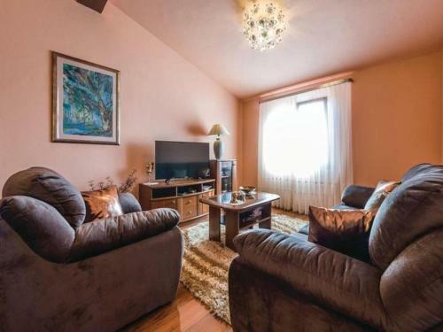 Villa-rossa-mit-pool-fuer-8-personen