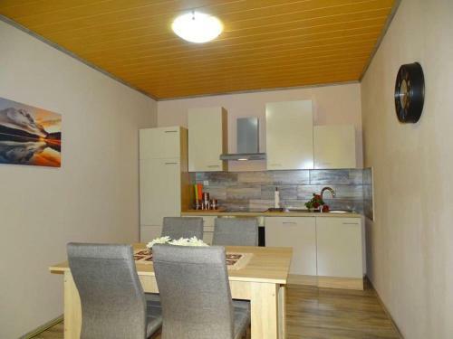 Villa-rossa-mit-pool-fuer-8-personen