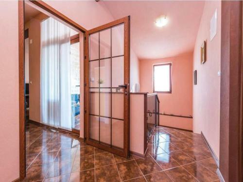 Villa-rossa-mit-pool-fuer-8-personen